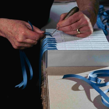 Bound in Britain | シンプルな素材から作り出す、スマイソンのクラフトストーリー。