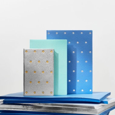 スターコレクション|金箔と銀箔を手作業で刻印し、星のモチーフを丁寧に仕上げました。