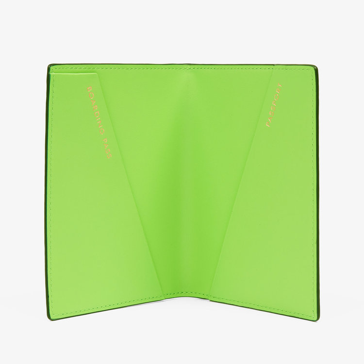 Smythson Panama Passport Cover APPLE GREEN