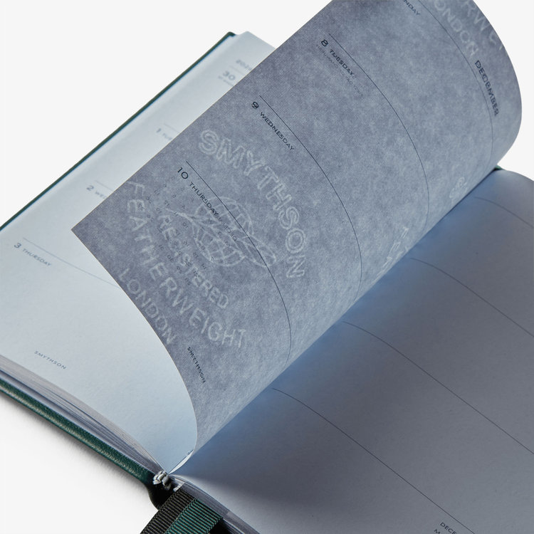 Smythson 【予約】2027 Chelsea Weekly Diary in Pastegrain FOREST GREEN