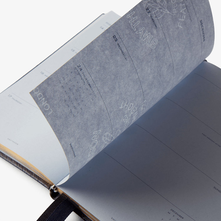 Smythson 【予約】2027 Chelsea Weekly Diary in Pastegrain NAVY