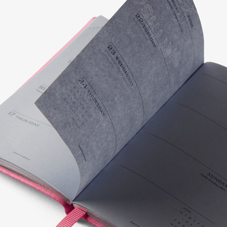 Smythson 【予約】2027 Wafer Weekly Diary in Pastegrain FLAMINGO