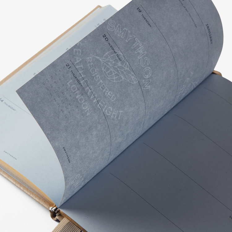 Smythson 【予約】2027 Chelsea Weekly Diary in Pastegrain SANDSTONE