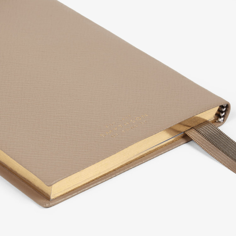 Smythson 【予約】2027 Chelsea Weekly Diary in Pastegrain SANDSTONE